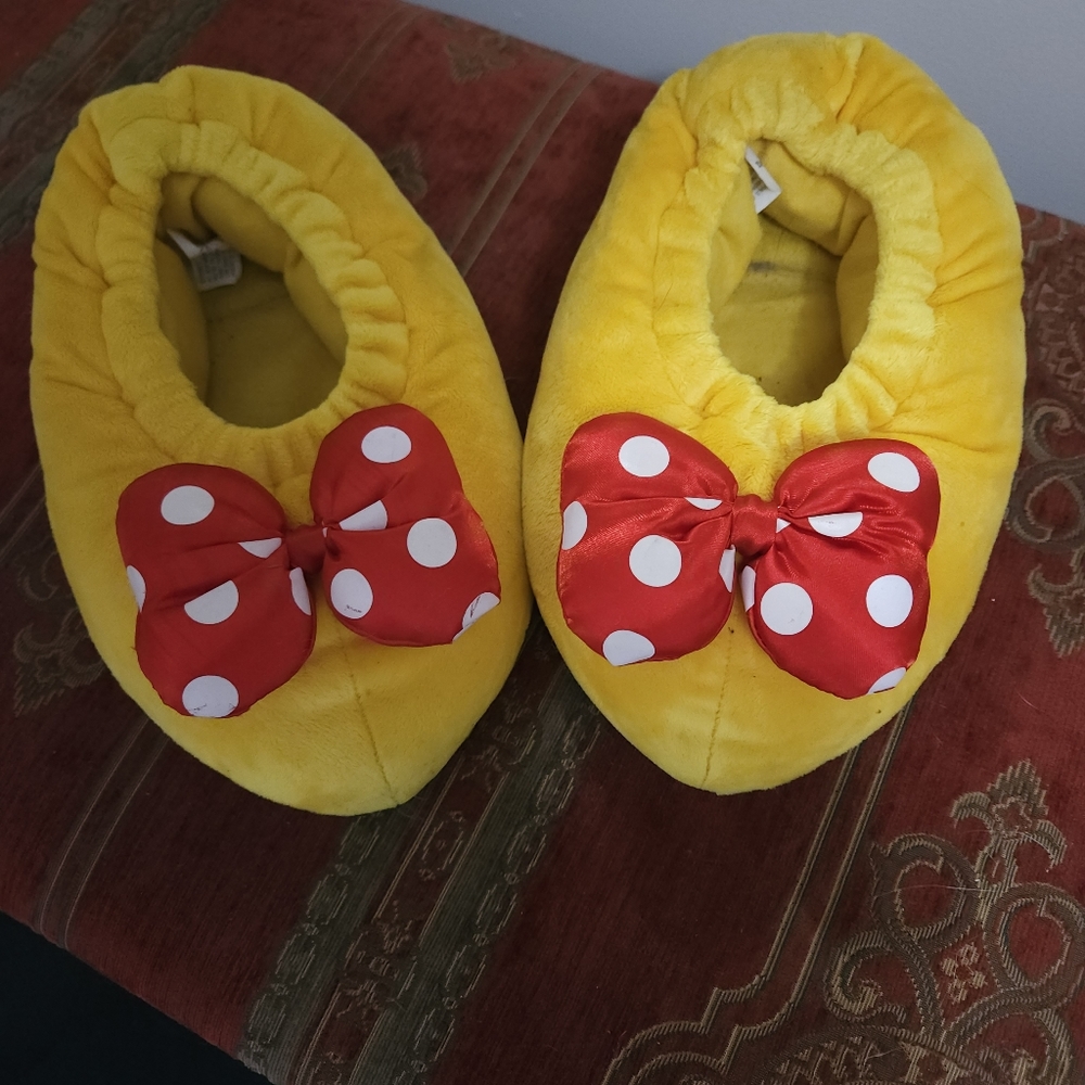 Yellow and Red Polka Dot Bow Men's Slippers